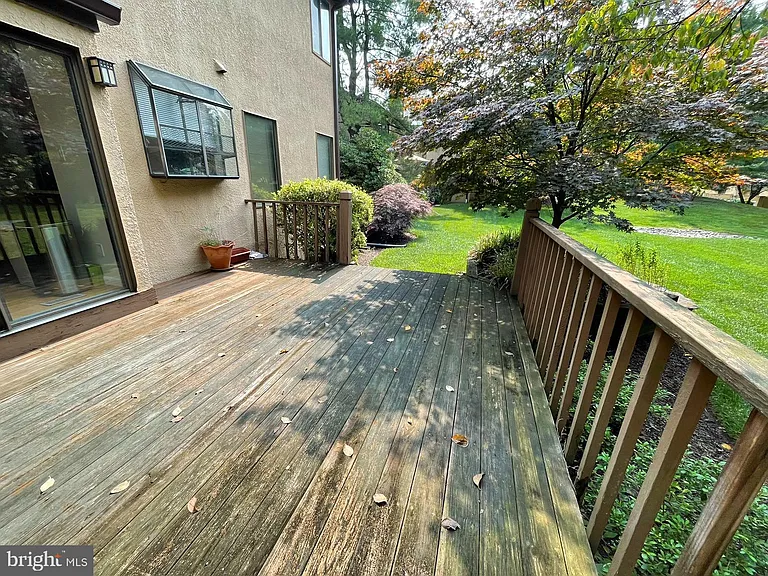 80 Sayre Dr — Photo 24