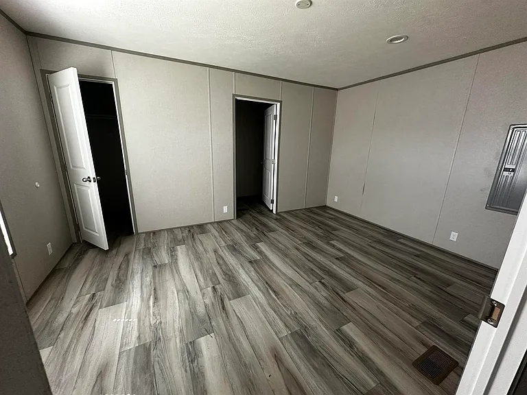 9 Lakeview Dr — Photo 5