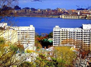 1055 River Rd, Edgewater, NJ 07020