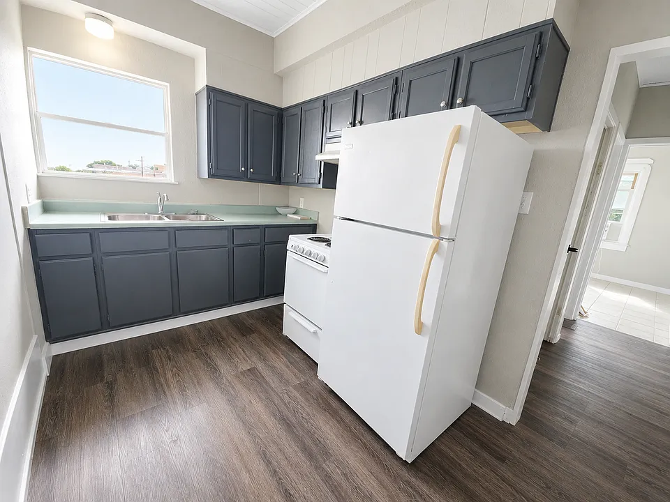 521 Avenue C #C