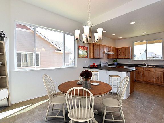 4th image of 2374 Jasmine Ln