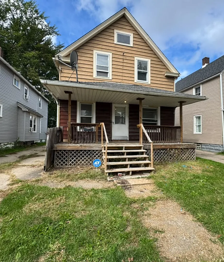 Beautifully Renovated Home in Prime Location — Photo 1