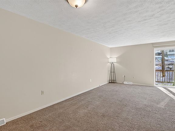 3rd image of 10 McKinley Sq