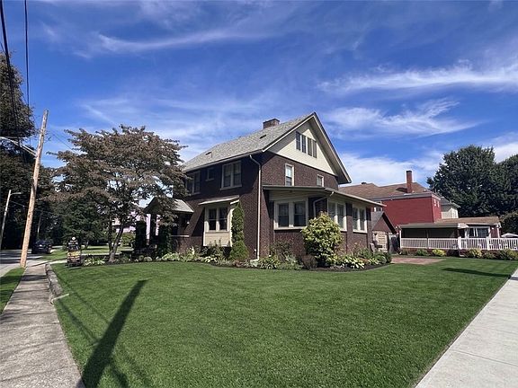 2nd image of 411 10th Ave