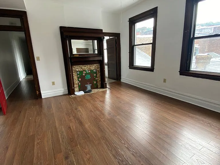 1309 E Carson — Photo 5