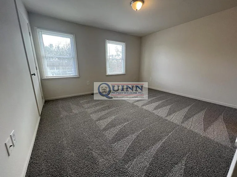 150 E Village Rd — Photo 8