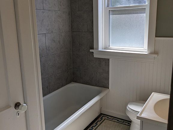 5th image of 3665 Wilmington Ave #2F