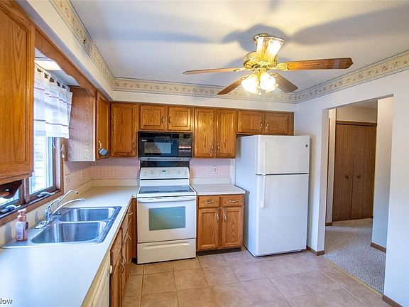 4th image of 921 Auburn Hills Dr #4