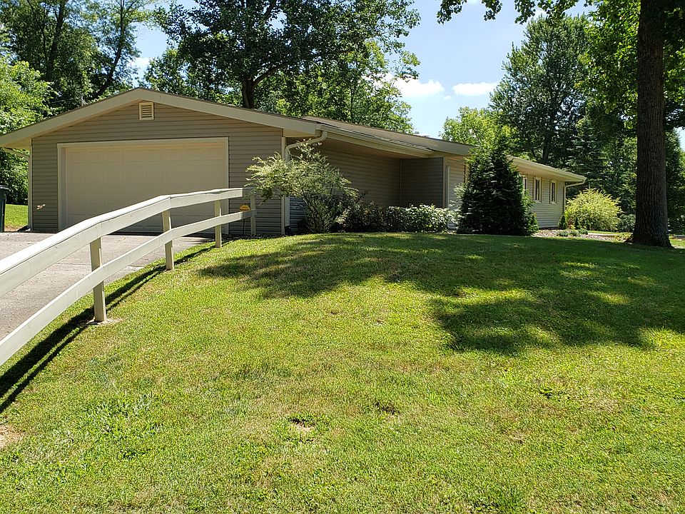 1st image of 3536 Woods Dr