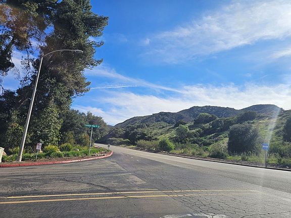 4th image of 8975 Lawrence Welk Dr