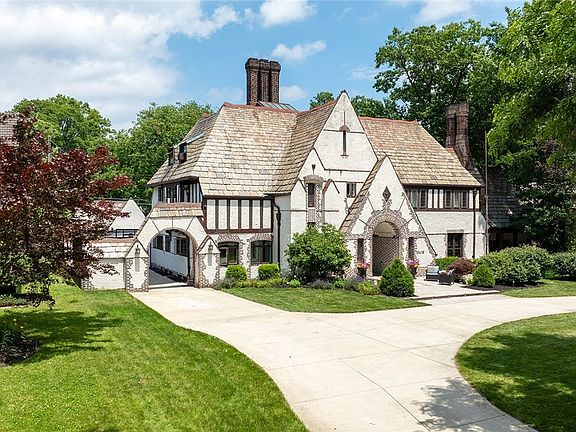 2nd image of 10416 Lake Ave