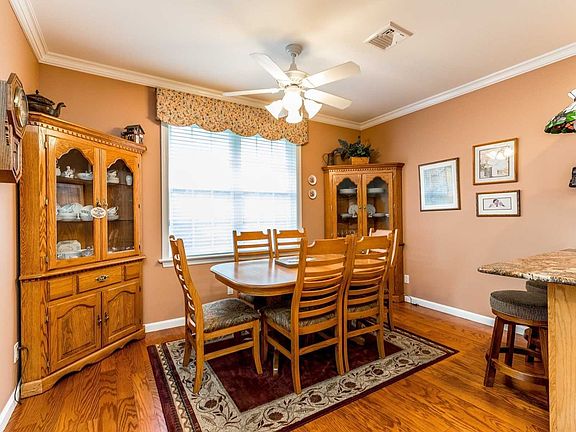5th image of 721 Balfour Pl