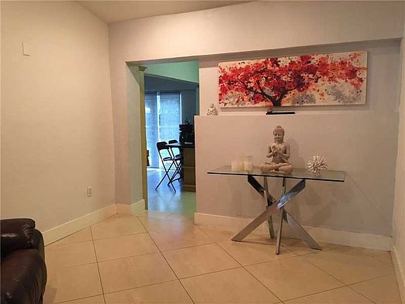 5th image of 1040 Plover Ave