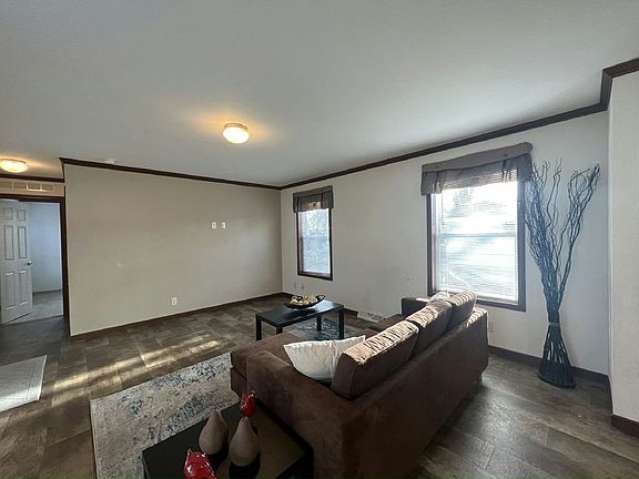 3rd image of 901 Lake Elmo Ave N #76L4G9
