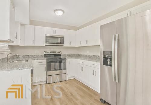 4th image of 3338 Moravia Dr
