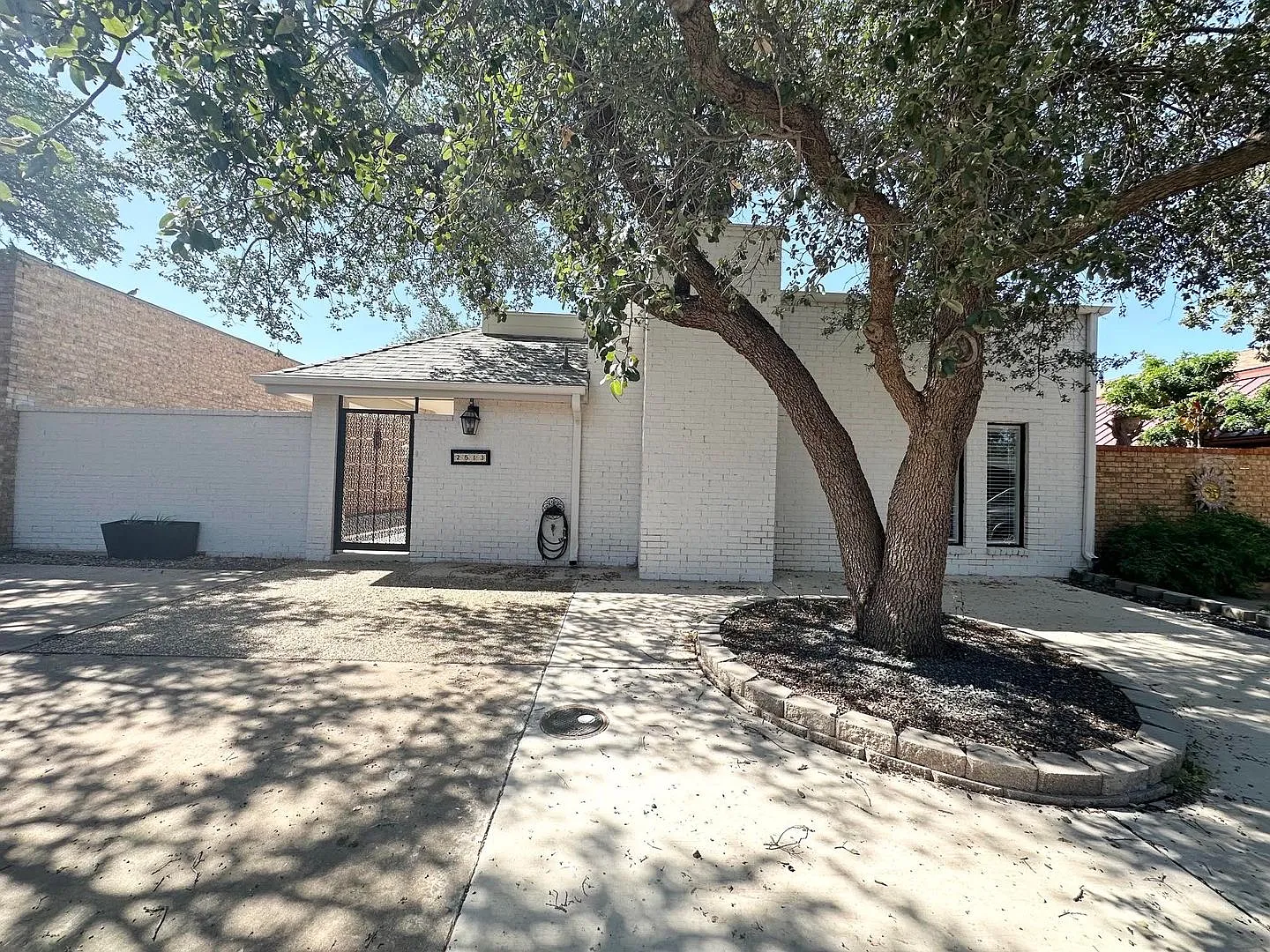 3 Bedroom 2 Bathroom For Rent — Photo 1