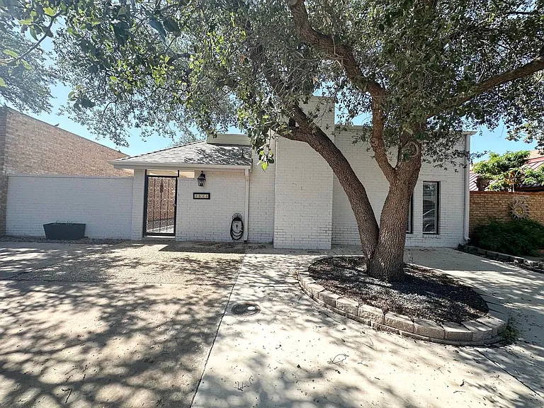 2513 Noel Ave — Photo 1