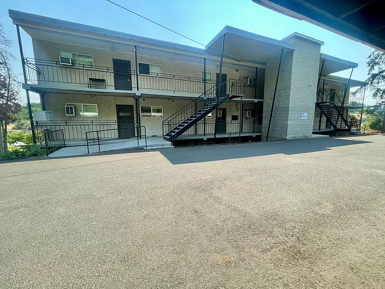 605 S Grand Ave — Photo 1