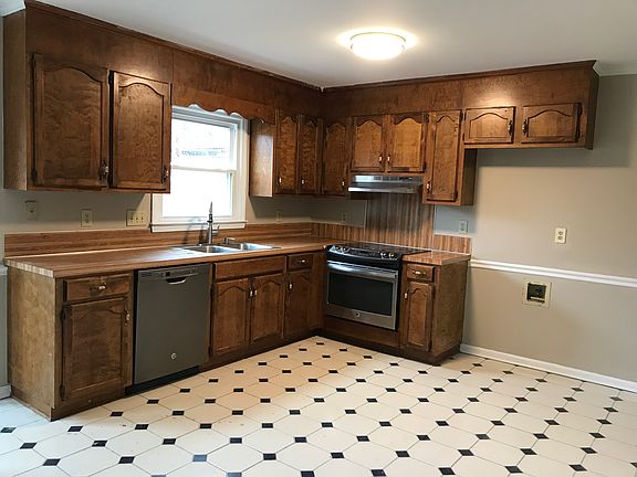 4th image of 946 Cathedral Dr