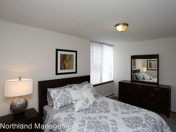 4th image of 2332 N Oakland Ave APT 108