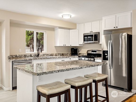 4th image of 603 Cedar Drive SE