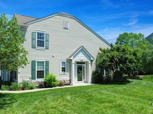 213 Terra Springs Cir, Volo, IL 60020