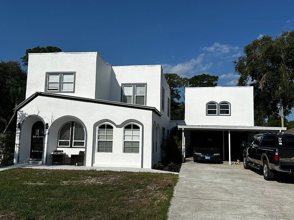 Main house on left, Garage is detached with a 1 bedroom 1 bath apartment which will be listed for rent seperately. Driveway will be shared with apartment tenants ( no more than 2 people in apartment)