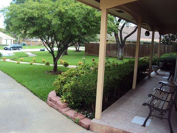 4th image of 2105 Saint Claire Dr