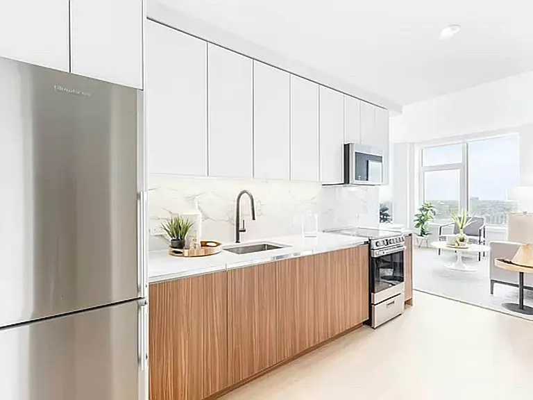 28 Spencer Pl #4D — Photo 3