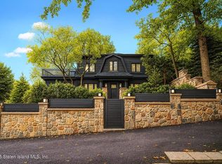 22 Harbor View Pl S, Staten Island, NY 10305