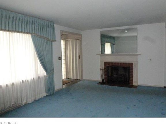 4th image of 2183 Gregory Ave