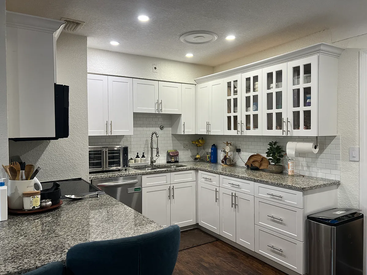 Building Photo - 1000 Alcazar Way S