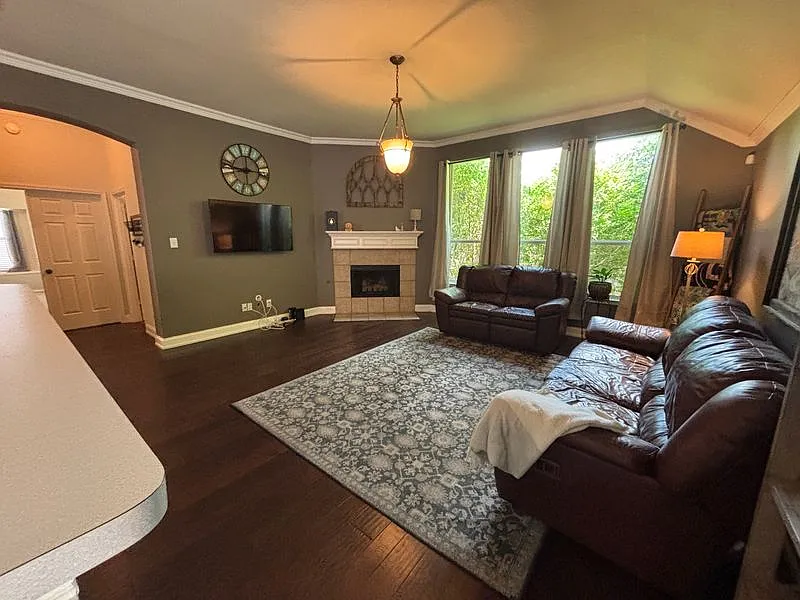 3 bed, 2290 sqft, $2,750 — Photo 3