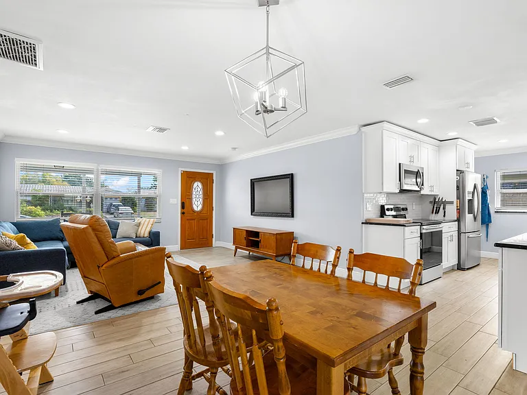 2376 Forest Dr — Photo 4