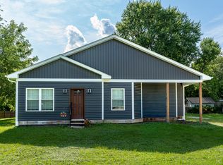 16 Grove St, Bristol, IL 60512
