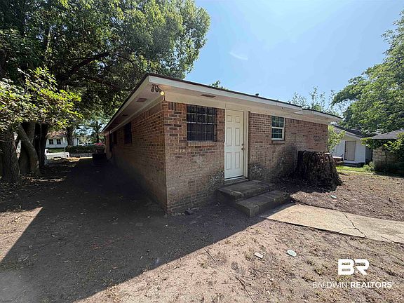 5th image of 1454 Delusser St