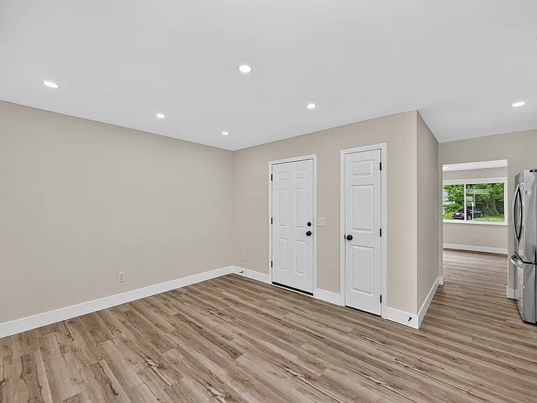 861 W Galbraith Rd — Photo 10
