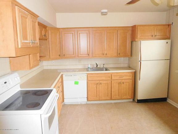 4th image of 82 Belinda Ct