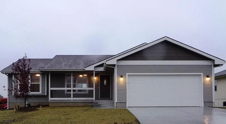 4 bed, 2200 sqft, $2,350 — Photo 1