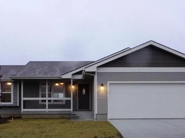 408 SE 44th St, Topeka, KS 66609