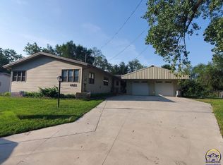 6811 SW Windsong Dr, Topeka, KS 66619