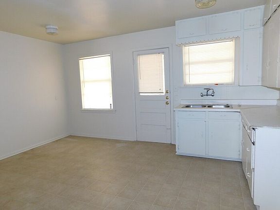 4th image of 321 N Parkdale Dr