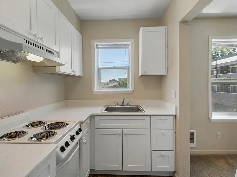 Kensington Apartments — Photo 32