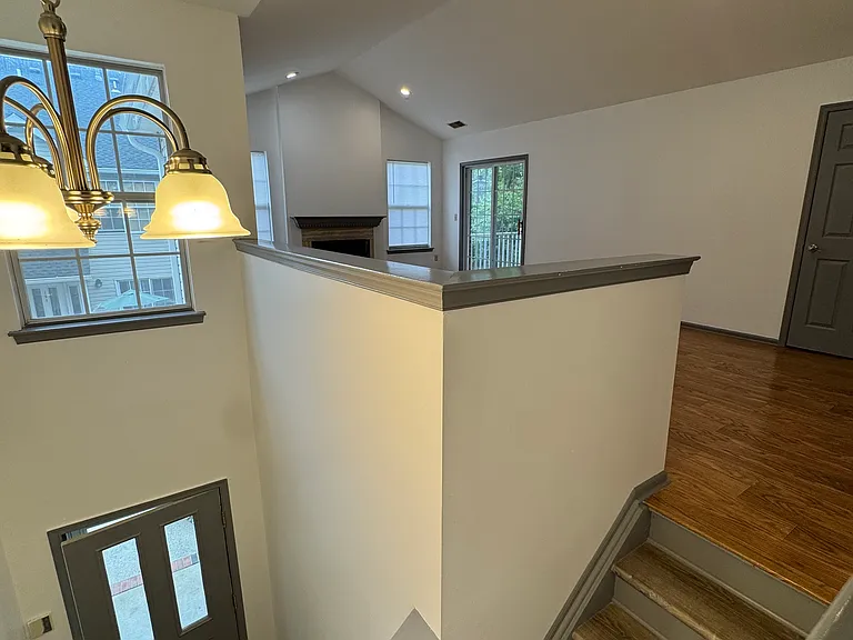 387 Lackland Ave — Photo 2