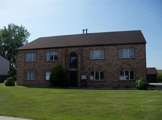 208 Plum Creek Dr, Schererville, IN 46375