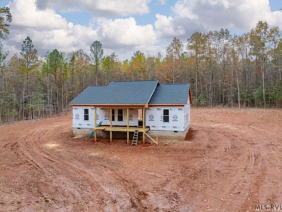 4th image of 200 Lakeview Dr