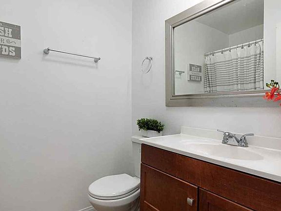 4th image of 710 Hillward St #2