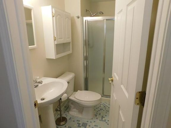 4th image of 2233 Niagara Dr