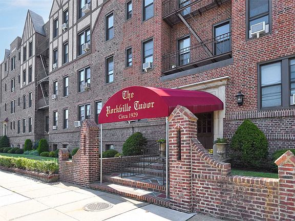 2nd image of 12 Hempstead Ave APT 1D