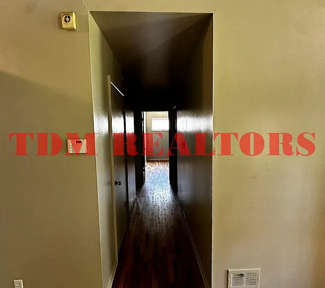 3737 Lynn St — Photo 5